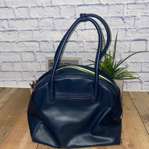 Lululemon Athletica Blue neon green two compartment zip-up duffle bag - Picture 2 of 12